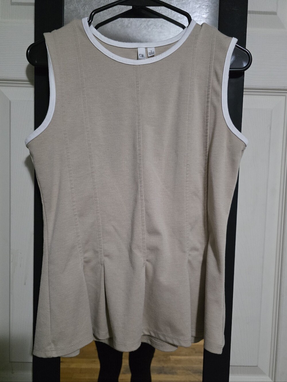 NY Collection Beige Tank with White Trim